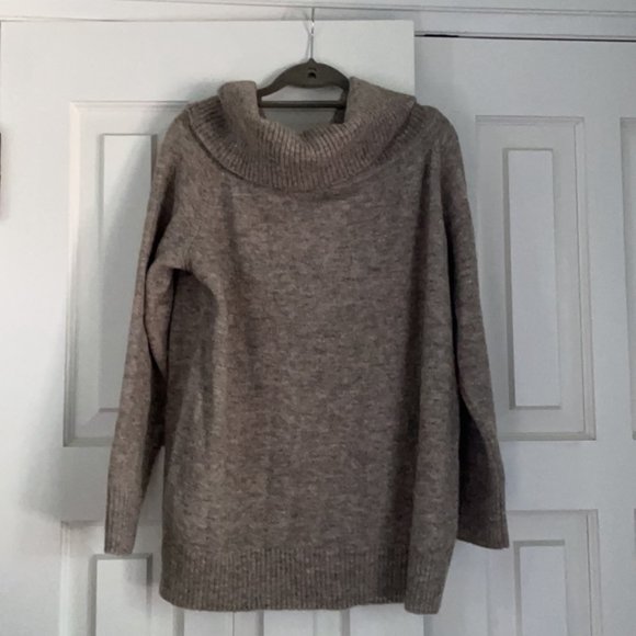 Aritzia sweater - Picture 1 of 3
